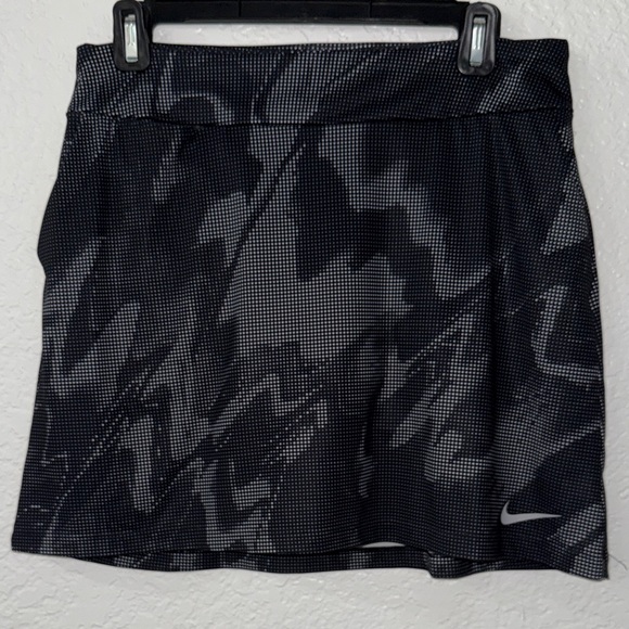 Nike black and gray Patterned GOLF Skort - Picture 1 of 3
